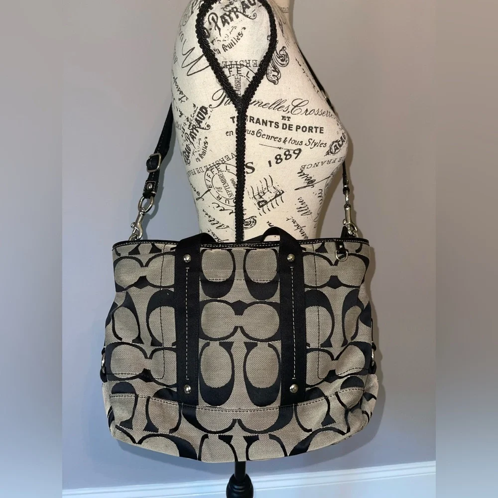 Authentic coach signature, tote bag.          B-148 - Picture 9 of 16